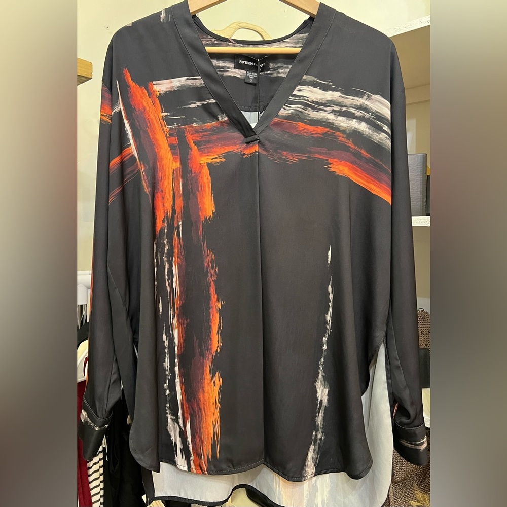 Fifteen Twenty NWT - Black and Red/Orange Brushstroke Blouse Oversized Small
